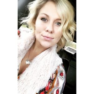 Meet your Posher, Alyson